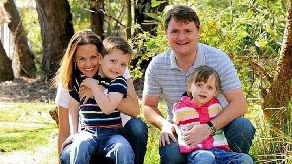 Una familia asesinada por un amorío a distancia.