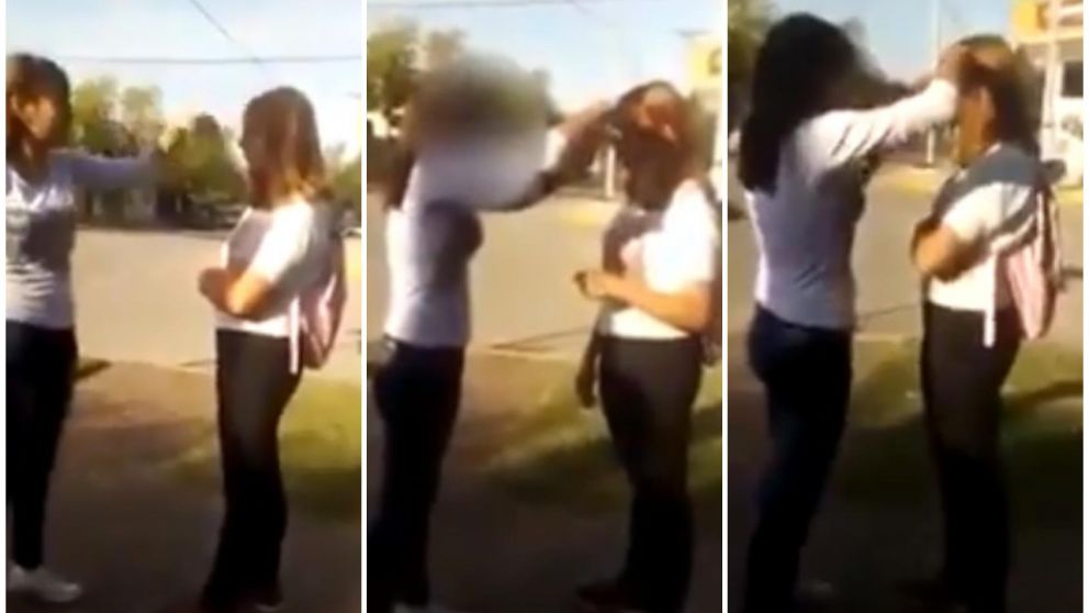 Sacó una tijera y le cortó el pelo.