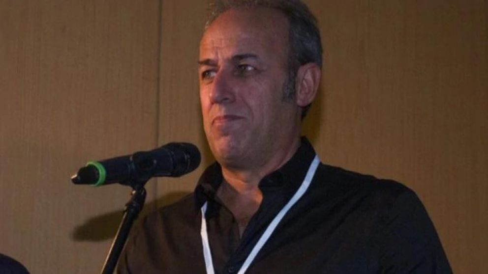 El veterano de guerra recibió dos de sus tres títulos en la citada universidad.