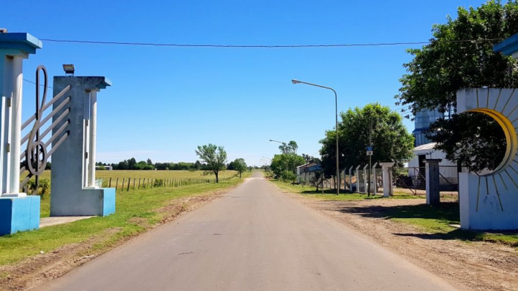 El camino de acceso a General Campos desde la Ruta 18, lugar donde se produjo la "aparición".