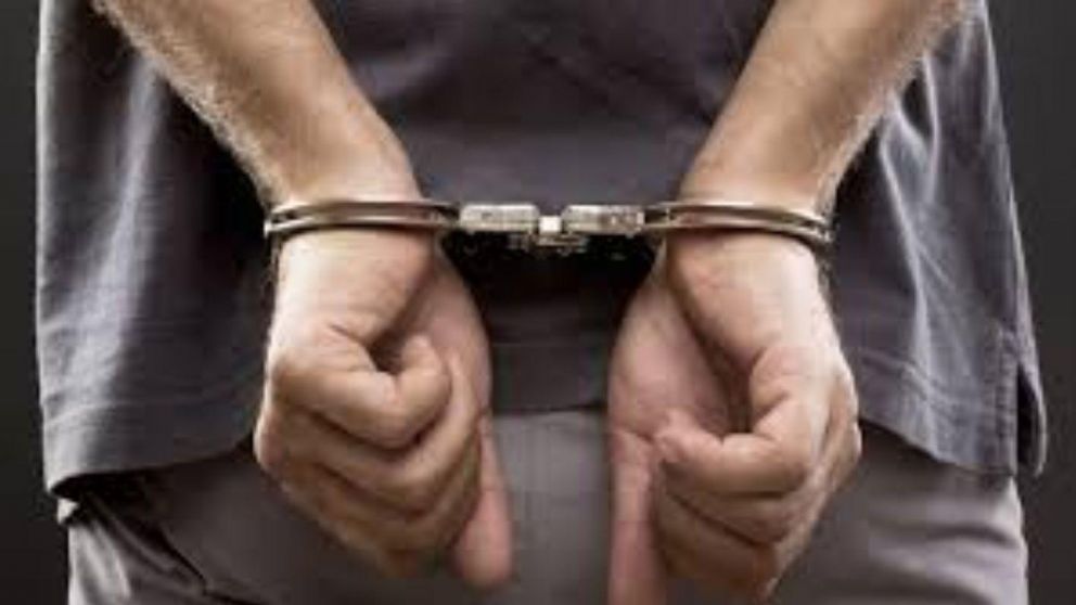 Se presentó el lunes en la vivienda que había prestado a la mujer de 32 años, (imagen ilustrativa).