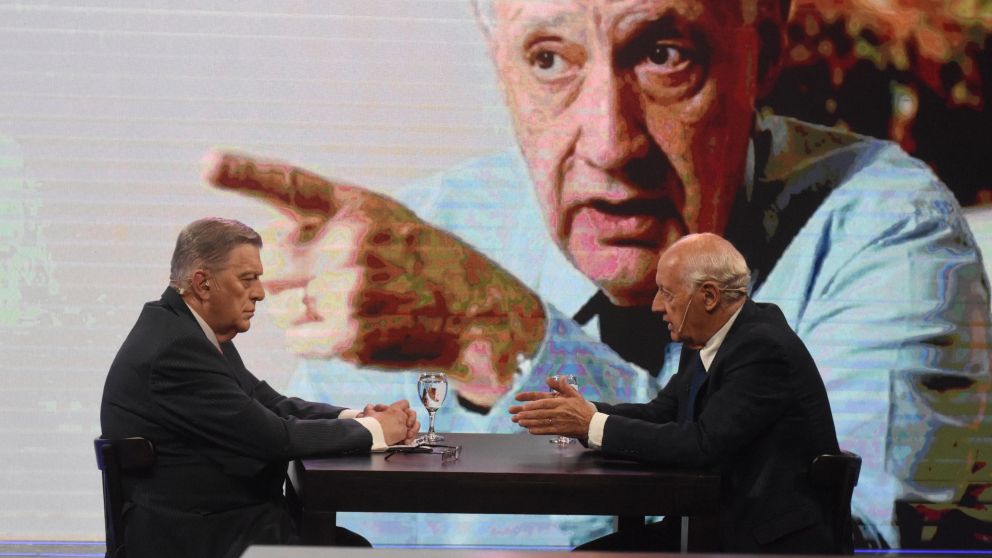 El economista, en un diálogo a fondo con Santo (Pablo Villán-Diario Crónica).