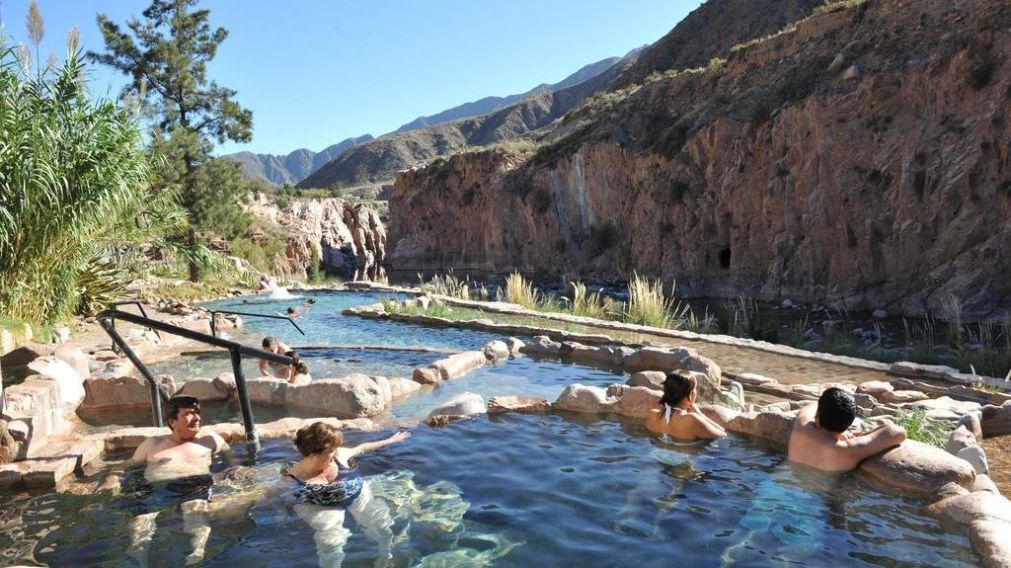 Denunció discriminación porque no la dejaron bañarse con short en las termas