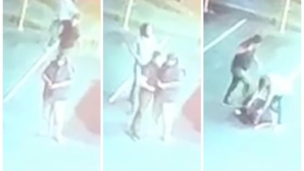 Los policías de la Federal, de civil, reducen al cómplice del comisario muerto (Captura de video).