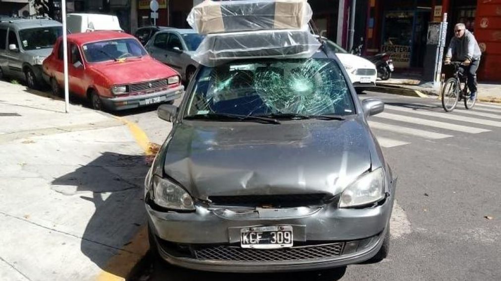 Así quedó el auto atacado por Rímolo.