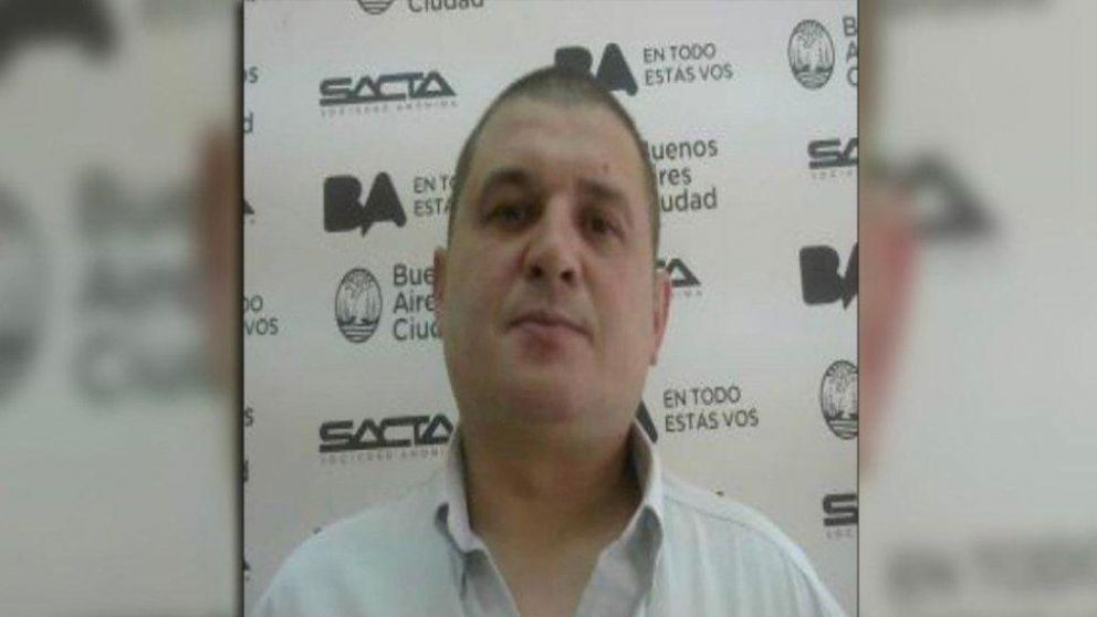 Rímolo un hombre problemático.