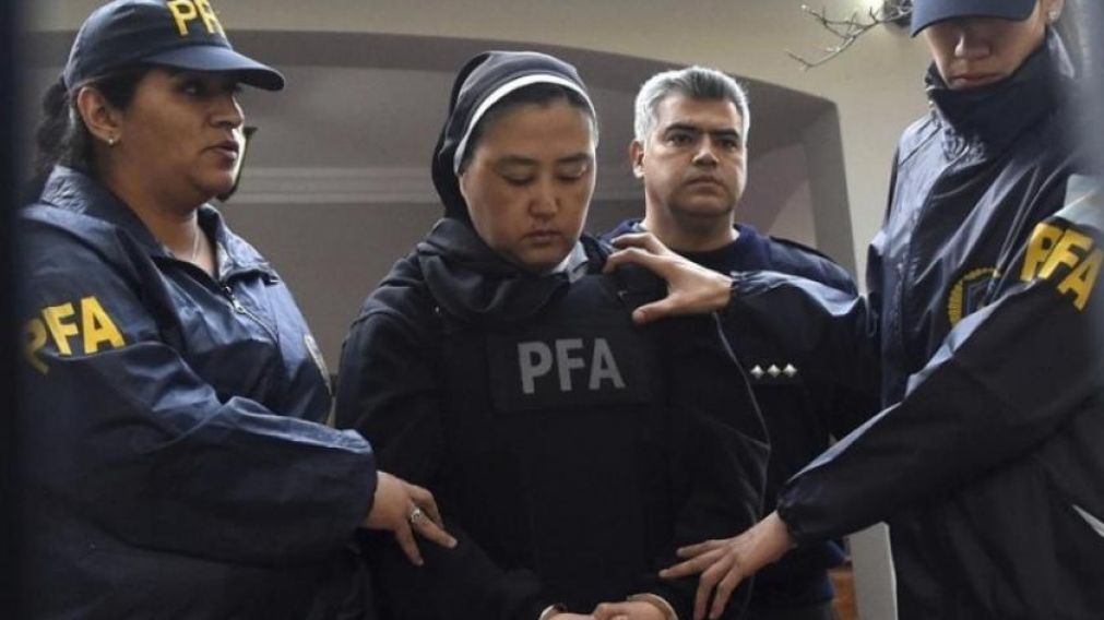 La monja Kumiko Kosaka cuando se entregó a la Policía Federal (Gentileza: El Intransigente)