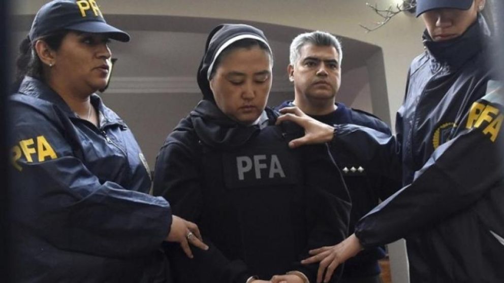 La monja Kumiko Kosaka cuando se entregó a la Policía Federal (Gentileza: El Intransigente)