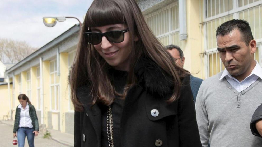 Los informes sostienen que Florencia todavía no puede regresar y debe continuar con su tratamiento.