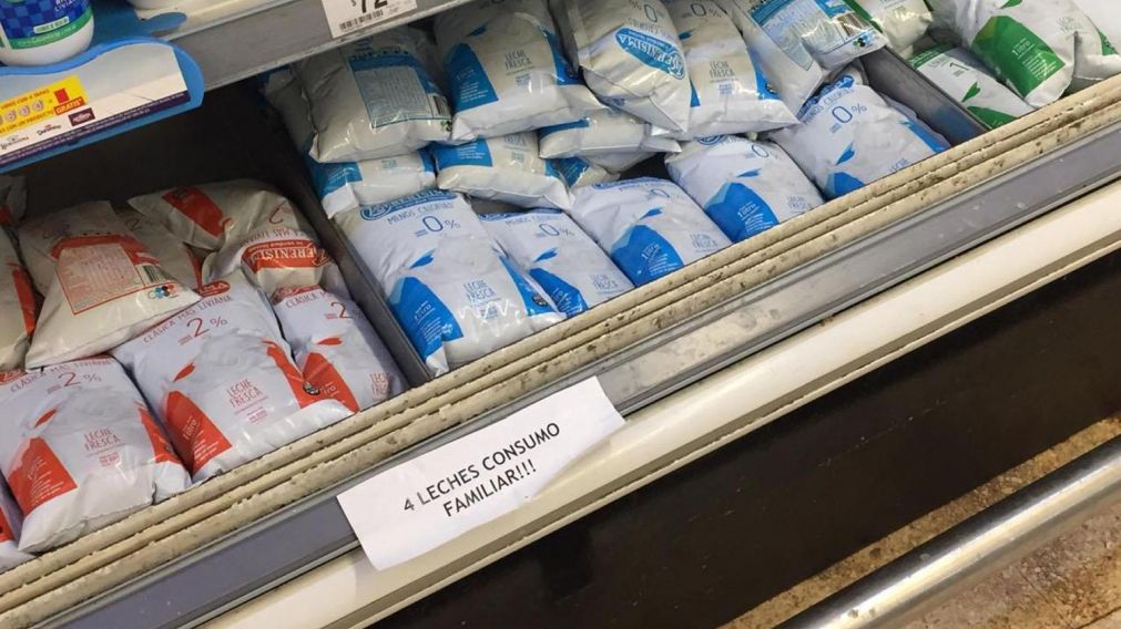 Hay faltante de leche y consumo limitado.