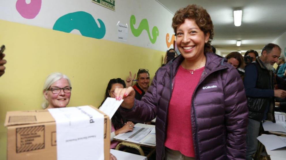 Carreras, al momento de emitir su voto (gentileza rionegro.com.ar).