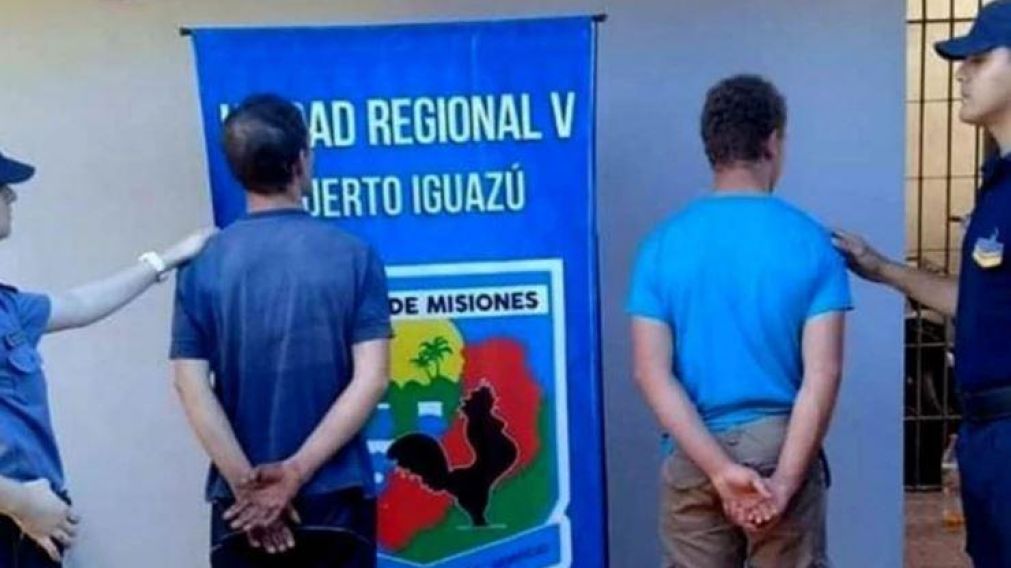 Los mayores de edad (19 y 30 años) fueron detenidos.