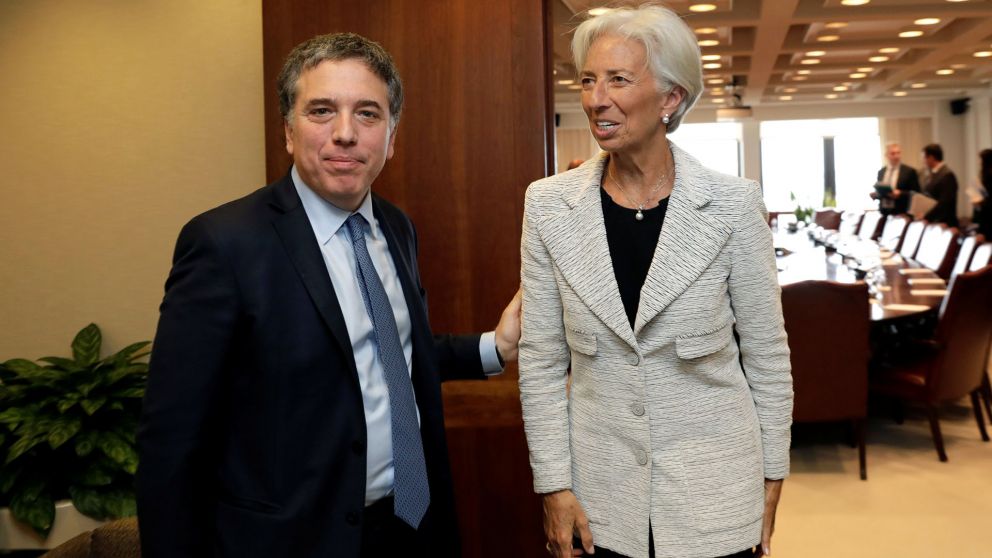 Dujovne aprovechará la buena relación con Lagarde para plantear el pedido.