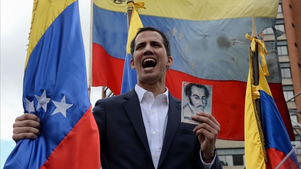 Guaidó podría ser detenido y enjuiciado. (Foto AFP).
