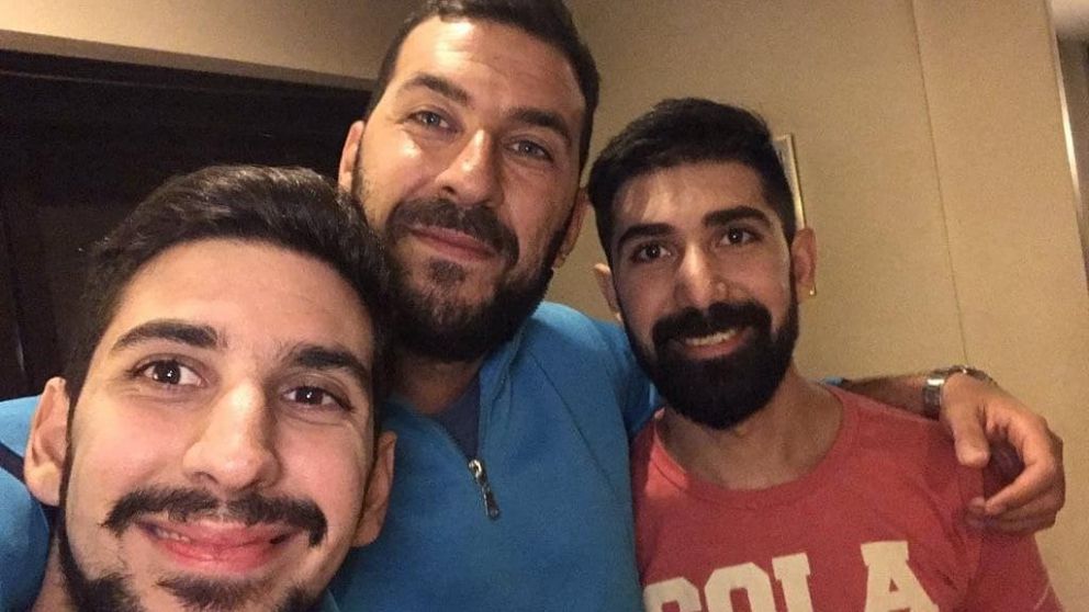 Los hermanos Salomon junto a su abogado Ismael Jalil (@ZainabOfer)