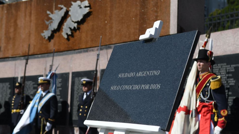 Emotivo homenaje a ex combatientes de Malvinas en Plaza San Martín