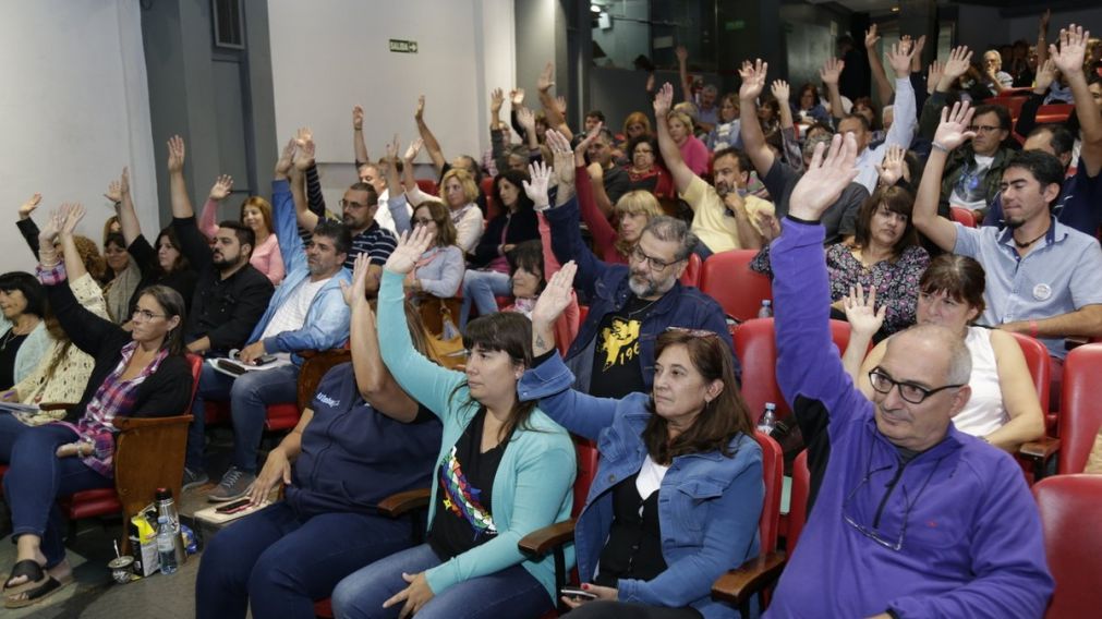 En muchas asambleas se observ� paridad en la aceptaci�n y el rechazo a la propuesta del gobierno. 