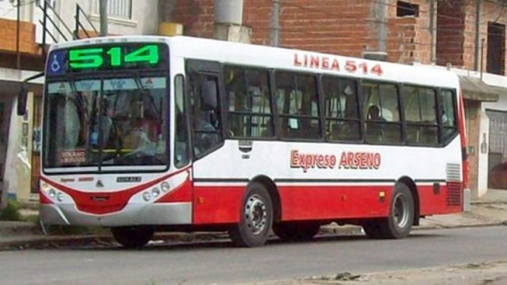 El aberrante hecho se produjo en un interno de la línea 514, en la localidad bonaerense de Adrogué.