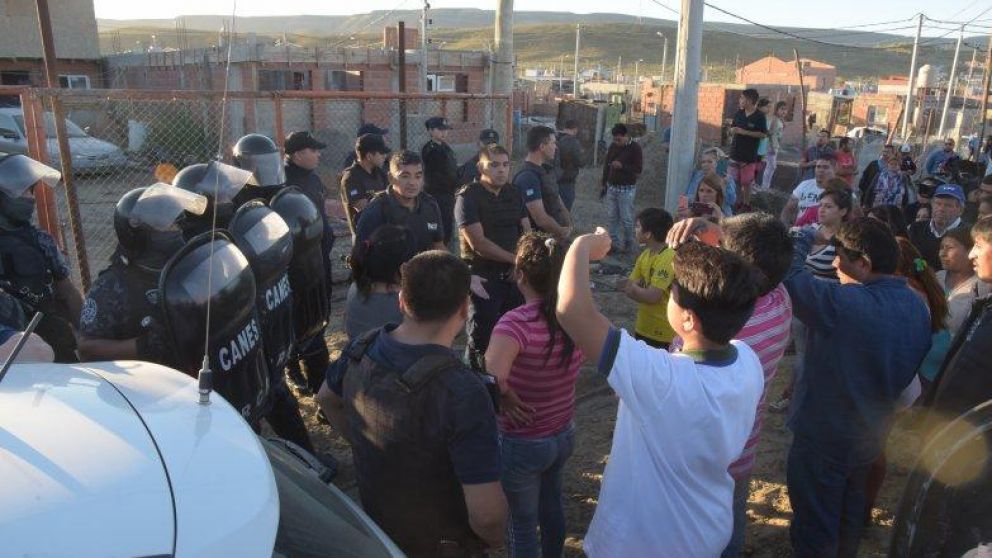 El accionar de los policías quedó registrado en un video.
