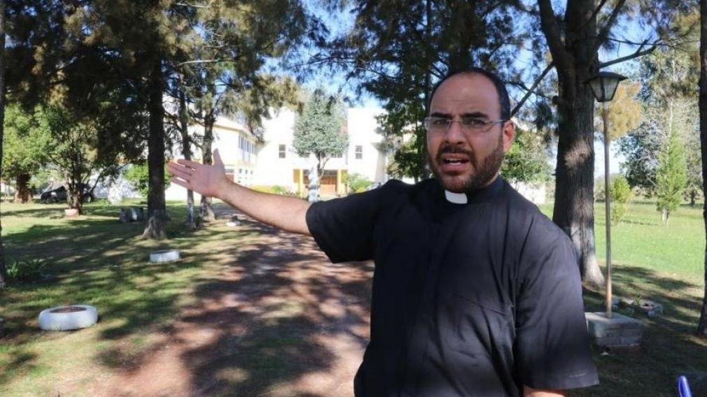 Uno de los curas asaltados. (Gentileza infocielo.com)