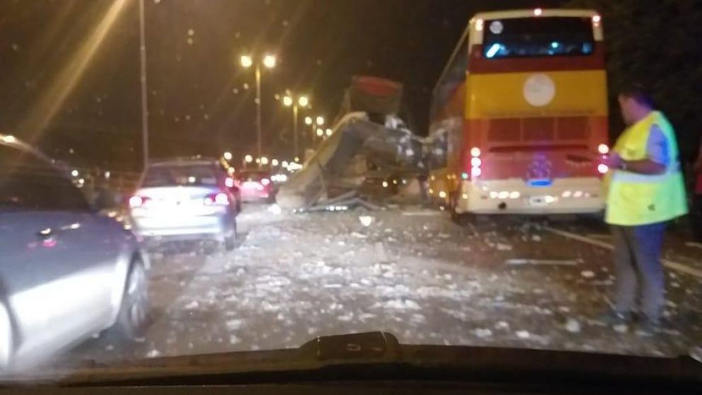 Así quedó el lugar tras el violento impacto.