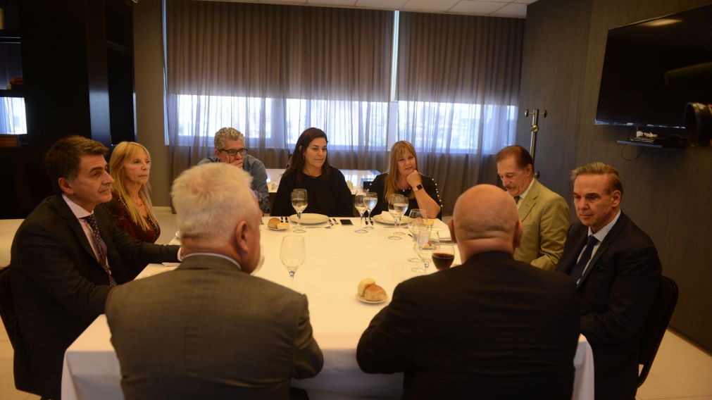 Fue un jueves más de interesantes reflexiones entre los invitados y las autoridades del grupo Crónica (Hernan Nersesian - Diario Crónica)
