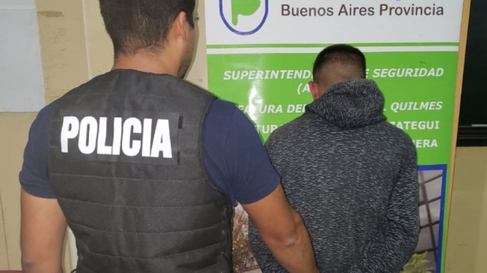 Este es el salvaje individuo que fue detenido por los servidores públicos.