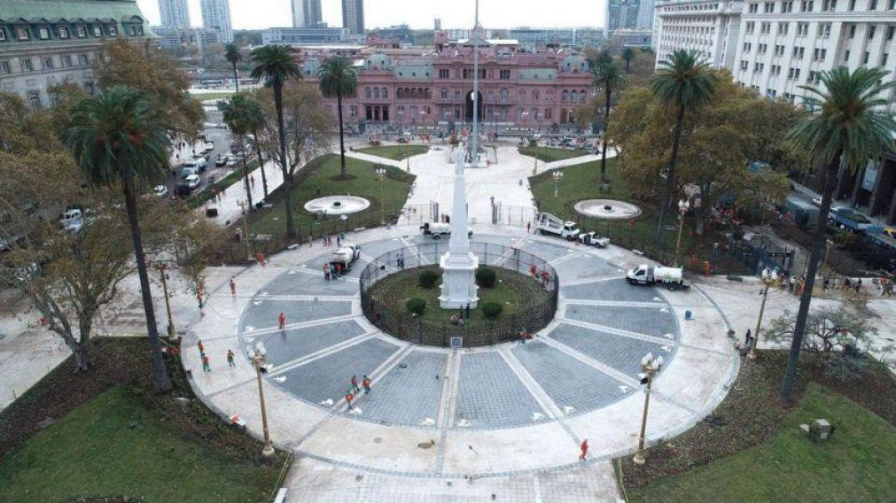 Plaza de Mayo y las rejas, el eje de 