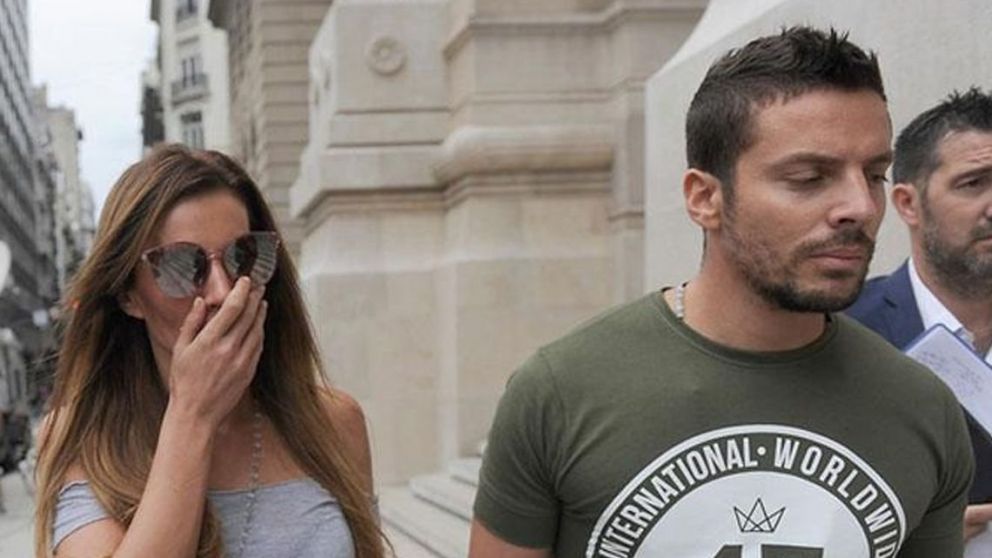 La modelo Natacha Jaitt junto a su hermano Ulises.