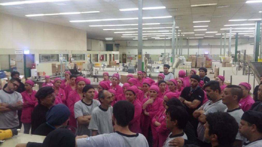 En febrero, los trabajadores hicieron asambleas para reclamar los sueldos adeudados.