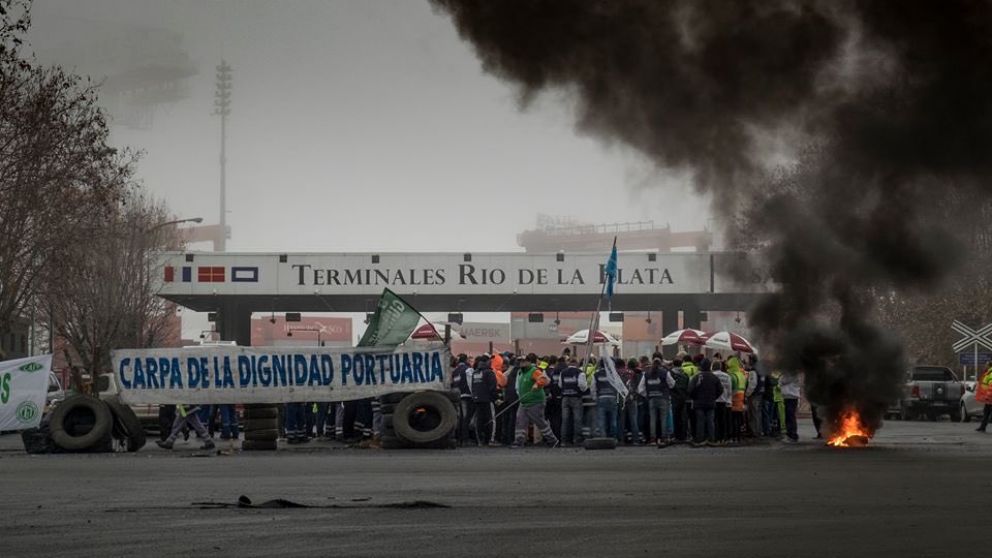 Los trabajadores del puerto, en pleno conflicto.