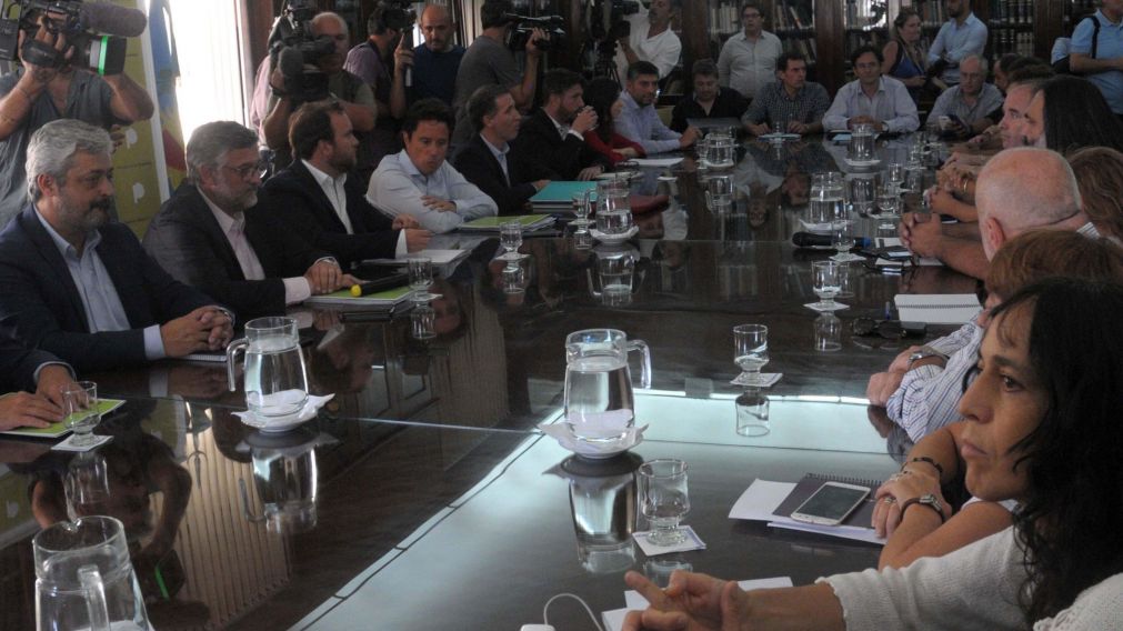 Tercer intento de acuerdo entre docentes y gobierno.