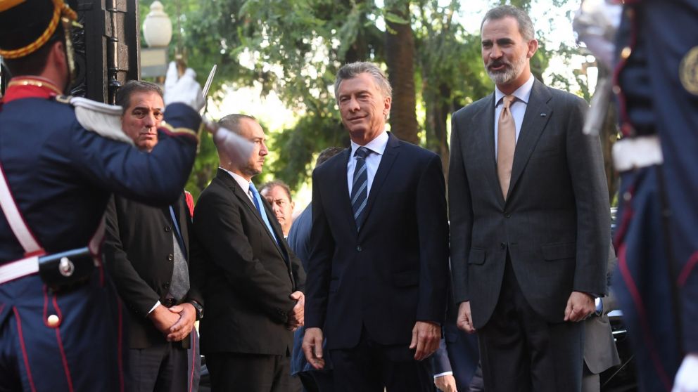 Macri y el rey llegan a un desayuno con empresarios hispano-argentinos.