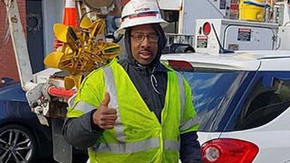 Le salvó la vida a un gato y lo suspendieron en el trabajo