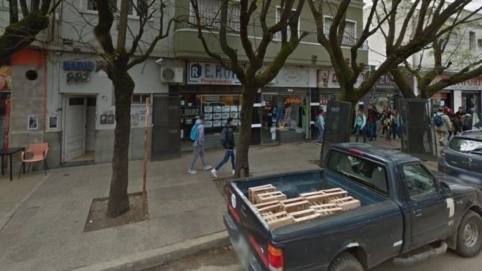 La inmobiliaria asaltada por los agentes.