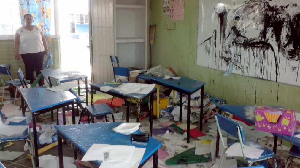 La Escuela N°15 de General Rodríguez fue pintada y destrozada.