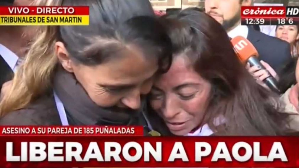 Así celebraba la familia de Paola su liberaicón. (Captura de TV)