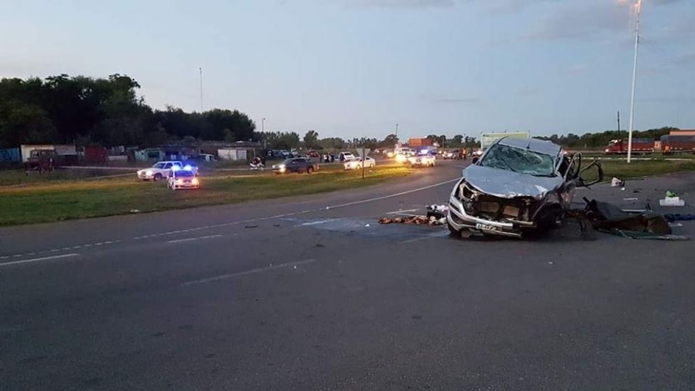 Impactante choque entre camión y camioneta en Carmen de Areco: 9 muertos