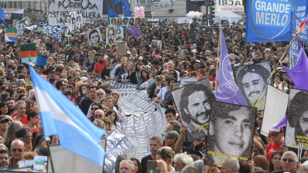 Una plaza repleta para reflexionar (Rubén Paredes/Crónica)