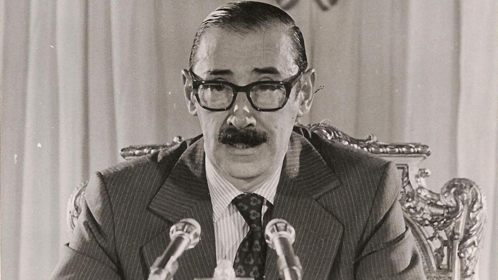 Jorge Rafael Videla durante la conferencia de prensa que hablaría de los "desaparecidos".