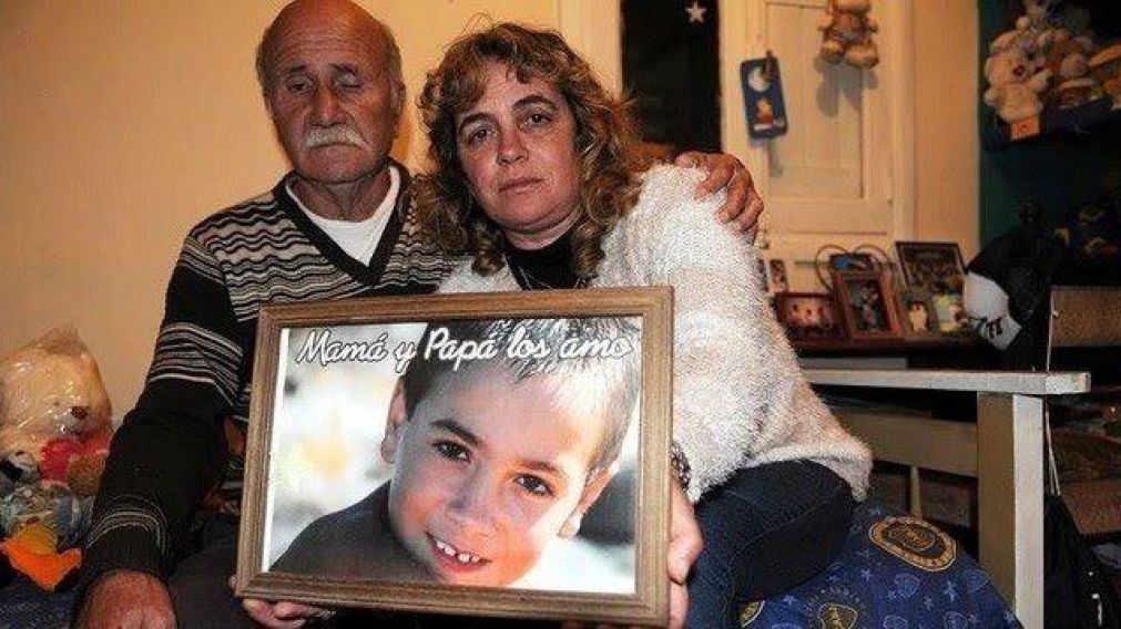 Bustamante y su esposa, tras la muerte del pequeño Gastón.