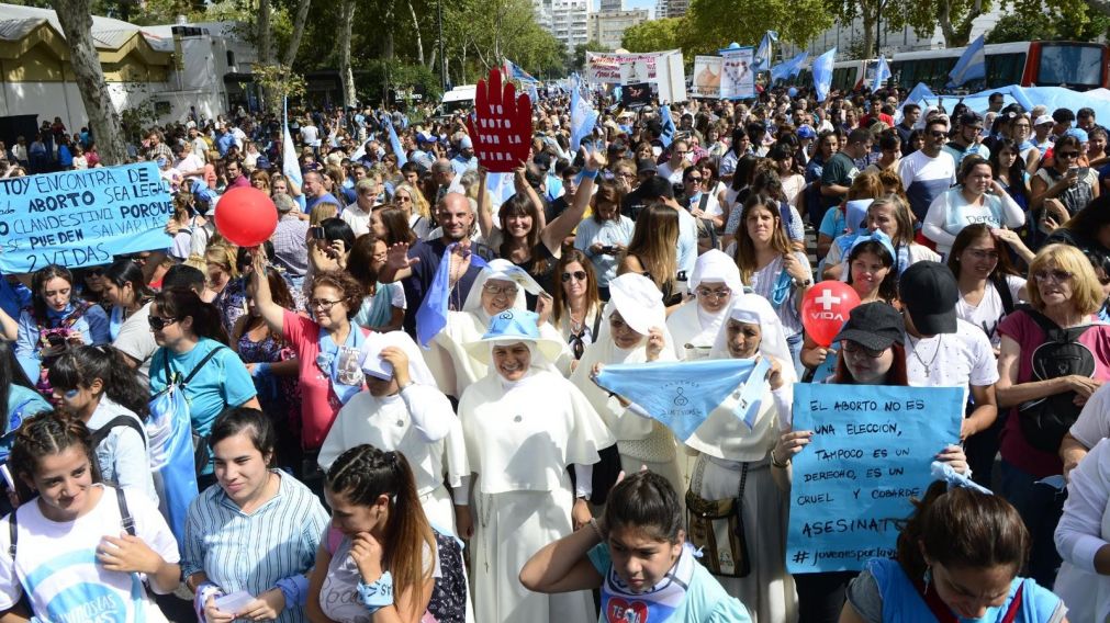 Much�sima gente dijo presente en la marcha Provida. (Jonatan Moreno / Diario Cr�nica)