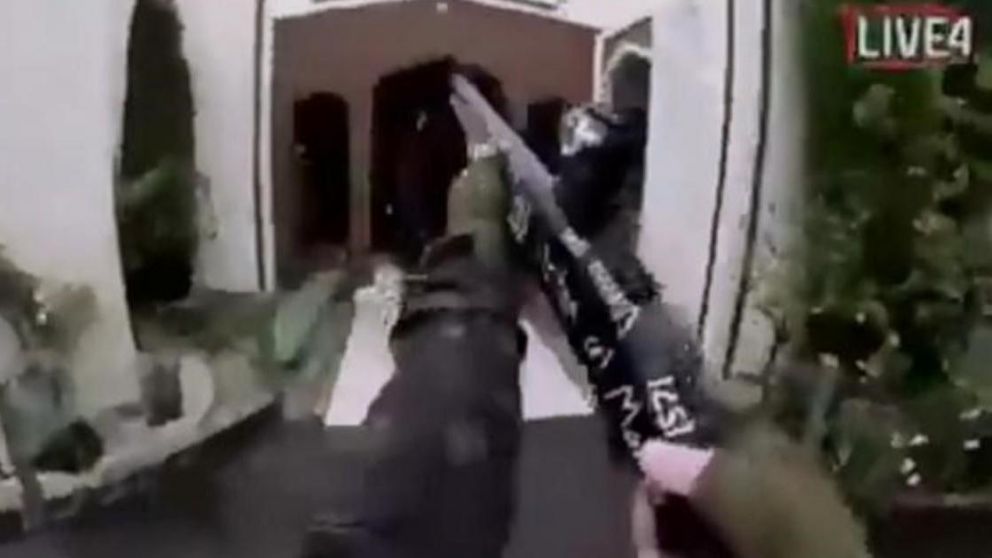 El ataque a dos mezquitas dejó 50 muertos (captura del video)