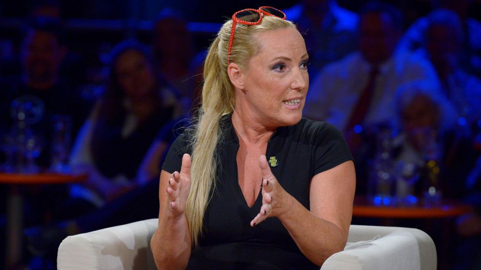 Petra Joy se concentra en grabar las caras de los actores al momento del sexo.