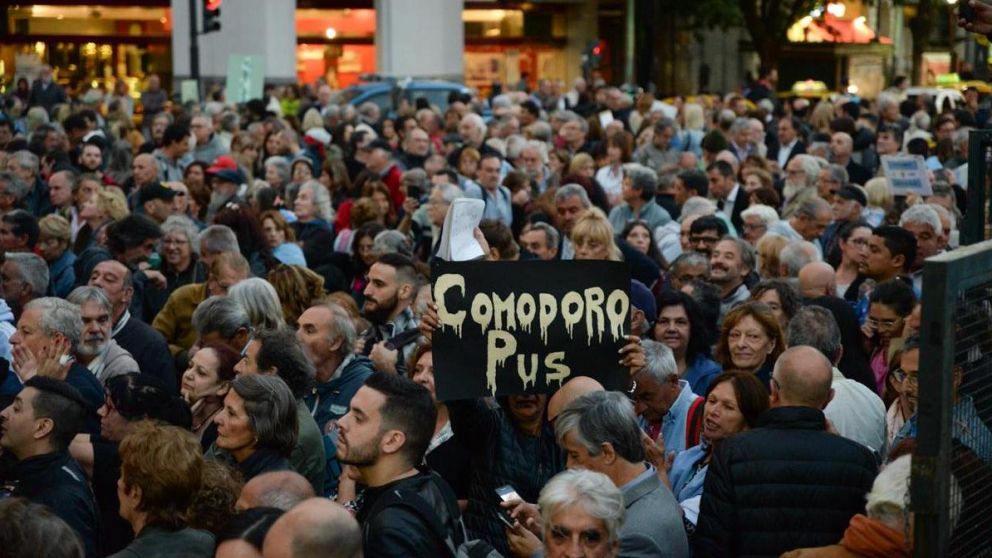 Una multitud respaldó al magistrado (@andiconde).