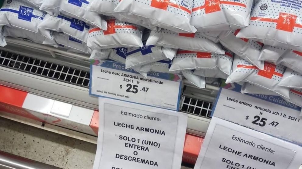 Supermercados venden entre una y tres leches por persona.
