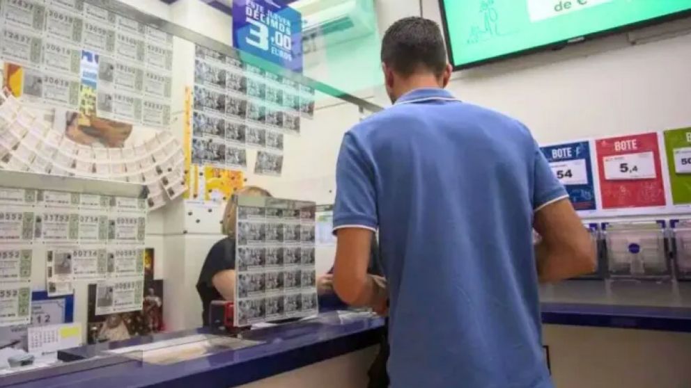 Se juntó a tomar algo con sus amigos, le pidió un número para la Quiniela a cada uno y se volvió millonario: ¿Comparte el premio?