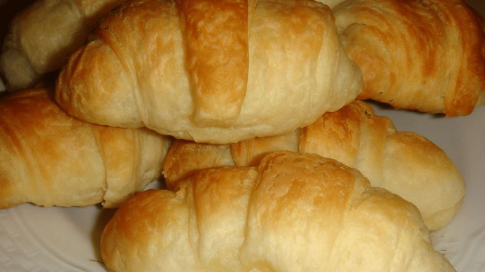 Sacramentos salados recién horneados, esponjosos y llenos de sabor, perfectos para acompañar tus mates.