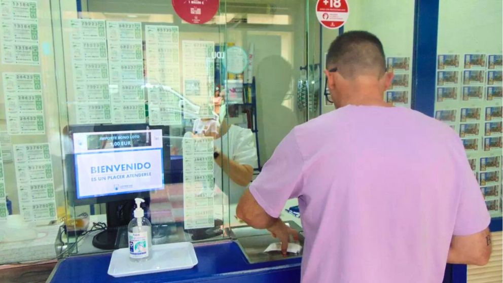 El primer ganador en dólares de la Lotería Misionera se emocionó al descubrir que su ticket le otorgaba US$100.000 del sorteo extraordinario.