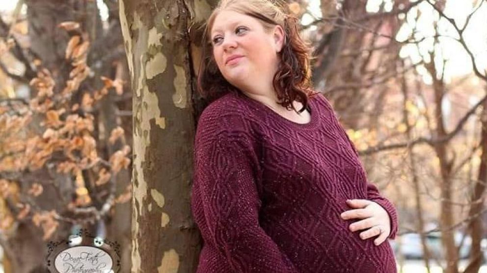 Joy Buckley durante el embarazo de su "pequeña" hija.